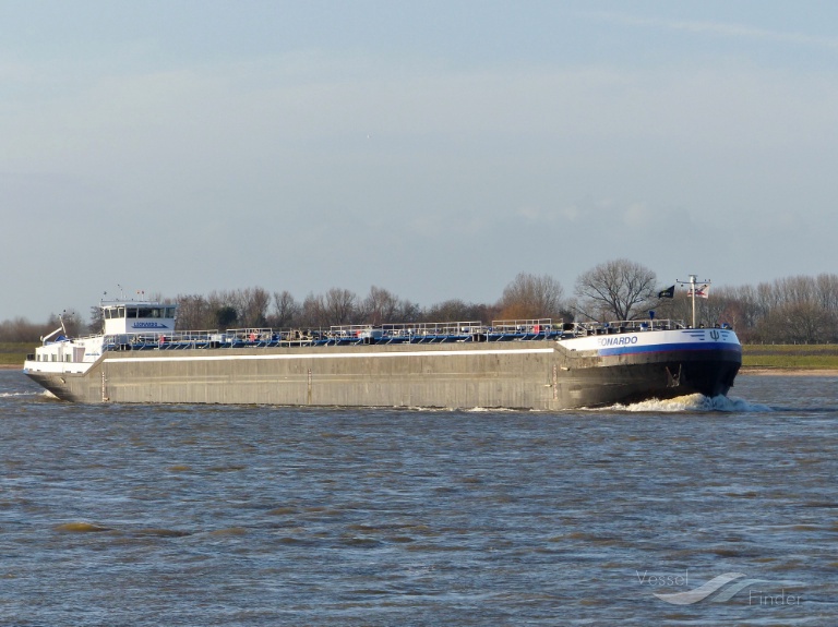 leonardo (Tanker) - IMO , MMSI 269057129, Call Sign HE7129 under the flag of Switzerland