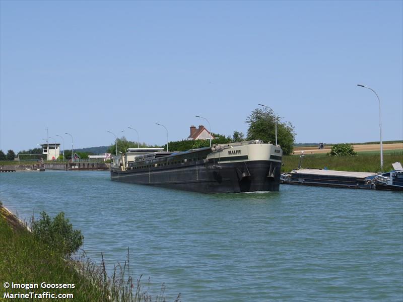 bullitt (Cargo ship) - IMO , MMSI 226000550, Call Sign FM6134 under the flag of France