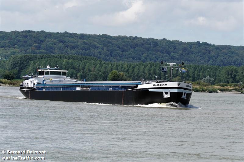 black pearl (Cargo ship) - IMO , MMSI 226014010, Call Sign FM7474 under the flag of France