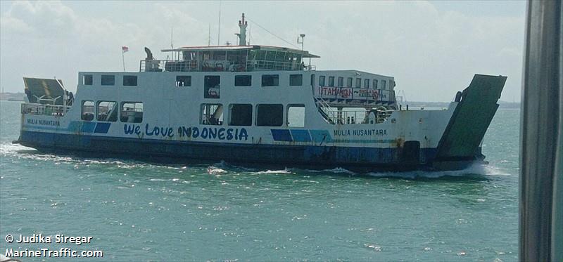 kmp.mulia nusantara (Passenger/Ro-Ro Cargo Ship) - IMO 8135590, MMSI 525002067, Call Sign YHKF under the flag of Indonesia