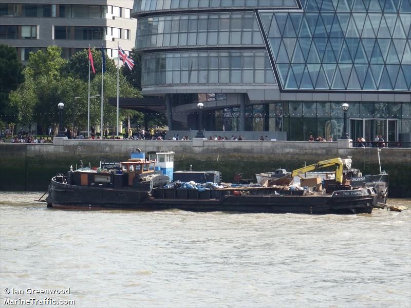 tidy thames (Tug) - IMO , MMSI 235082246, Call Sign MHHY6 under the flag of United Kingdom (UK)