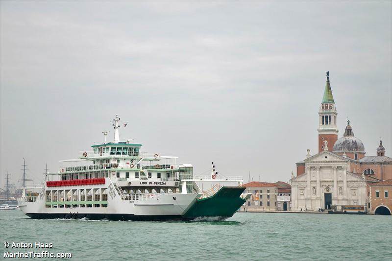 lido di venezia (Passenger/Ro-Ro Cargo Ship) - IMO 8969044, MMSI 247290300, Call Sign ILKV2 under the flag of Italy