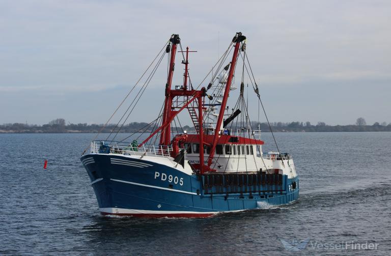 honeybourne iii (Fishing Vessel) - IMO 8211796, MMSI 233450000, Call Sign MPYX3 under the flag of United Kingdom (UK)