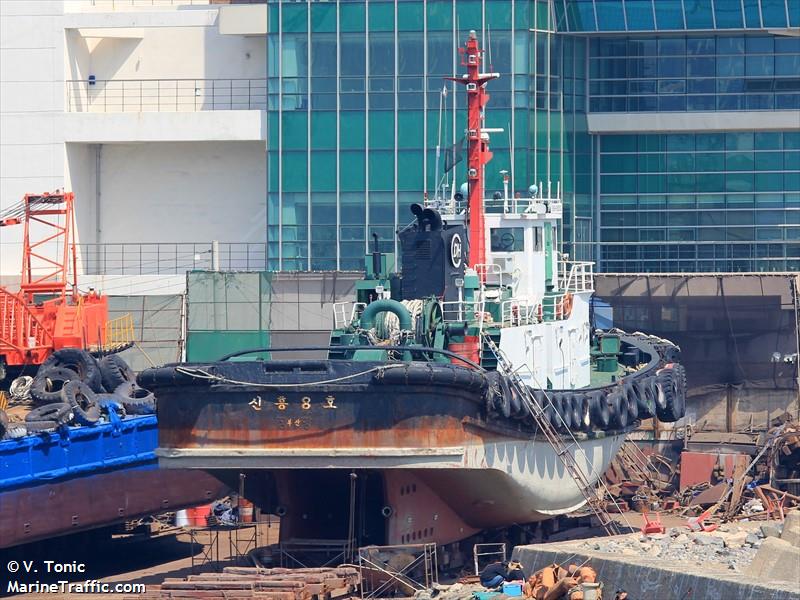sinheung8ho (Tug) - IMO , MMSI 440503700, Call Sign 000552 under the flag of Korea