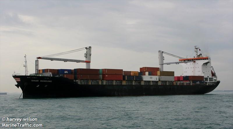 sinar bandung (Container Ship) - IMO 9352432, MMSI 566127000, Call Sign 9V9470 under the flag of Singapore