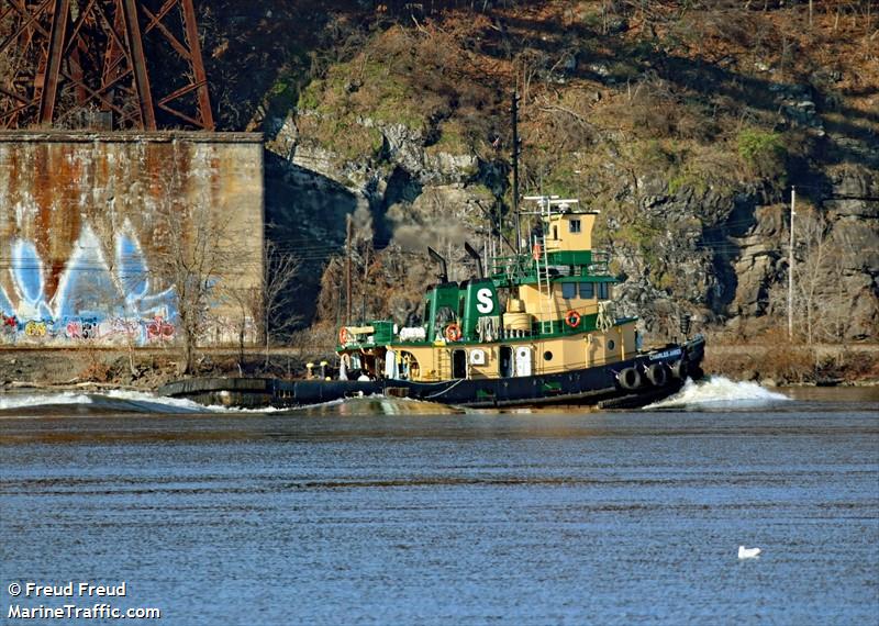 charles james (Tug) - IMO 8980737, MMSI 366902270, Call Sign WLD3872 under the flag of United States (USA)