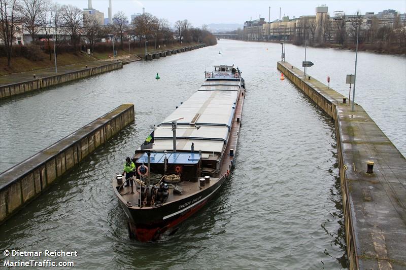 chateau chalon (Cargo ship) - IMO , MMSI 211745910, Call Sign DC9553 under the flag of Germany