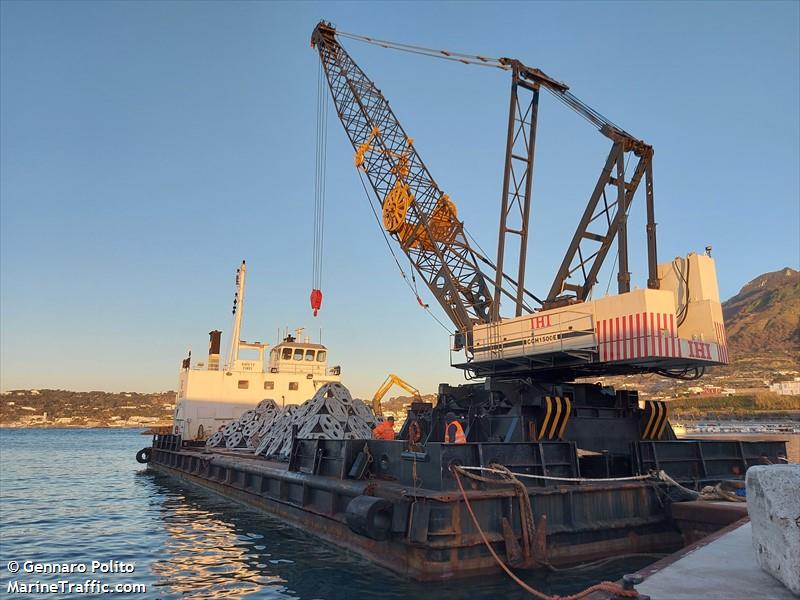 adan 1 (Crane Ship) - IMO 8646680, MMSI 247069100, Call Sign IZJC under the flag of Italy