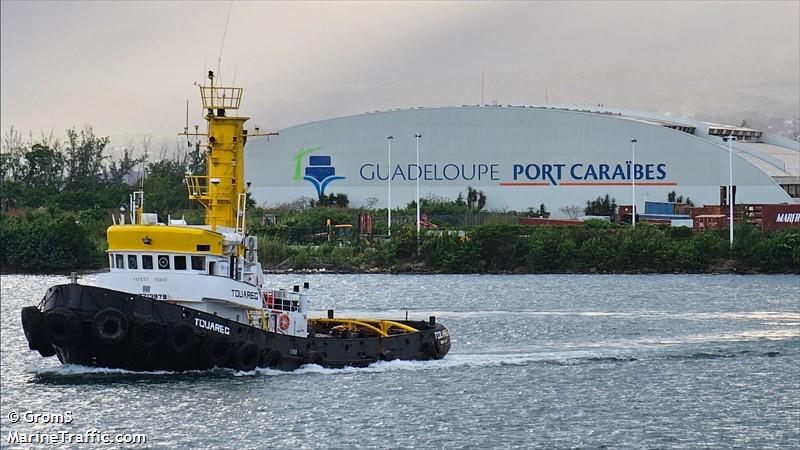 touareg (Tug) - IMO 7213979, MMSI 377907128, Call Sign J8NP under the flag of St Vincent & Grenadines