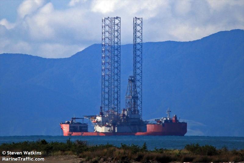 zhen hua 28 (Heavy Load Carrier) - IMO 8700266, MMSI 477399500, Call Sign VREF4 under the flag of Hong Kong