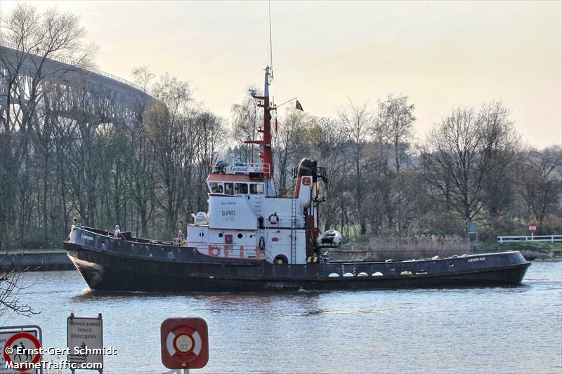 leopard (Tug) - IMO 6819697, MMSI 576909000, Call Sign YJRA7 under the flag of Vanuatu