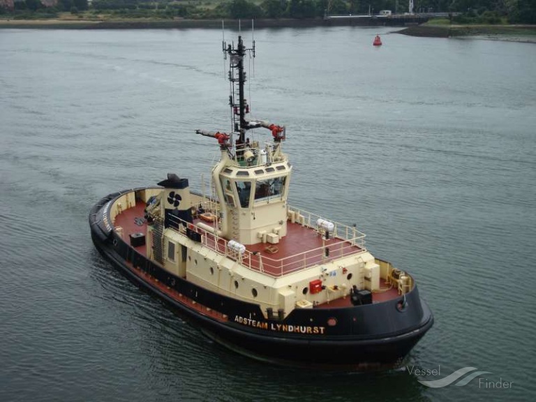 svitzer lyndhurst (Tug) - IMO 9129495, MMSI 232002565, Call Sign MVCY8 under the flag of United Kingdom (UK)