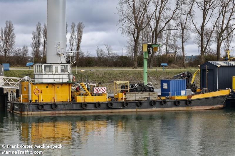 berghem junior (Dredging or UW ops) - IMO , MMSI 244615873, Call Sign PA3561 under the flag of Netherlands