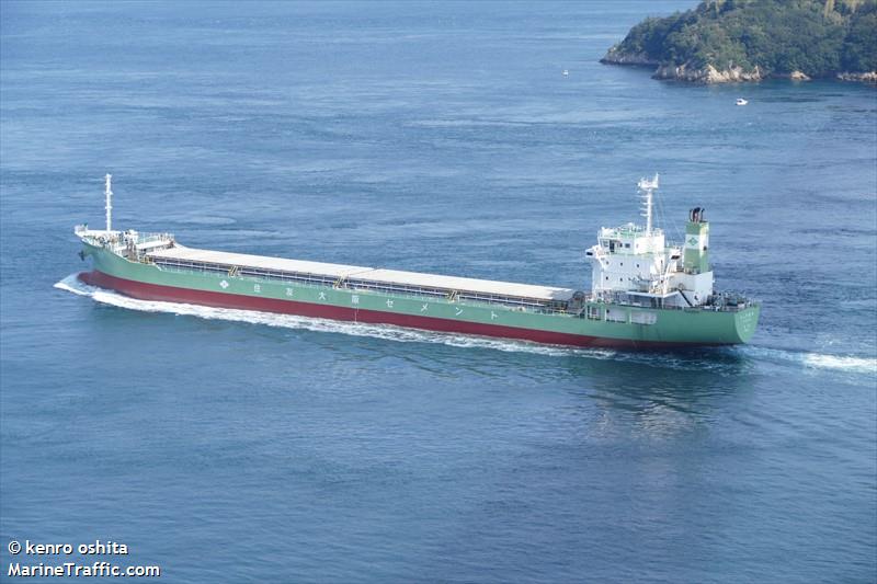 syuho (Limestone Carrier) - IMO 9250335, MMSI 431301608, Call Sign JG5652 under the flag of Japan