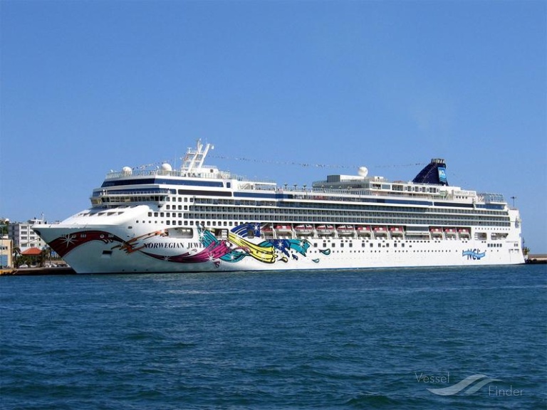 norwegian jewel (Passenger (Cruise) Ship) - IMO 9304045, MMSI 311827000, Call Sign C6TX6 under the flag of Bahamas
