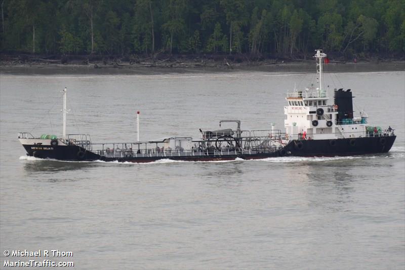 mewah sejati (Oil Products Tanker) - IMO 8801761, MMSI 533000089, Call Sign 9MGE5 under the flag of Malaysia