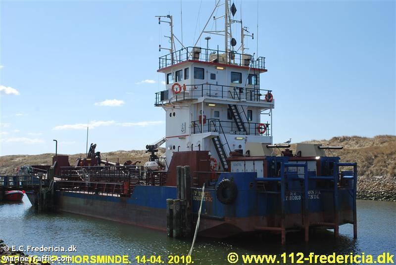 toenne (Hopper Dredger) - IMO 8813013, MMSI 219798000, Call Sign OUIH under the flag of Denmark