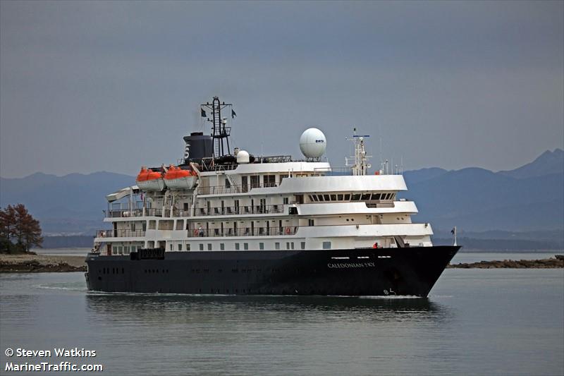 caledonian sky (Passenger (Cruise) Ship) - IMO 8802870, MMSI 311061100, Call Sign C6Z02 under the flag of Bahamas