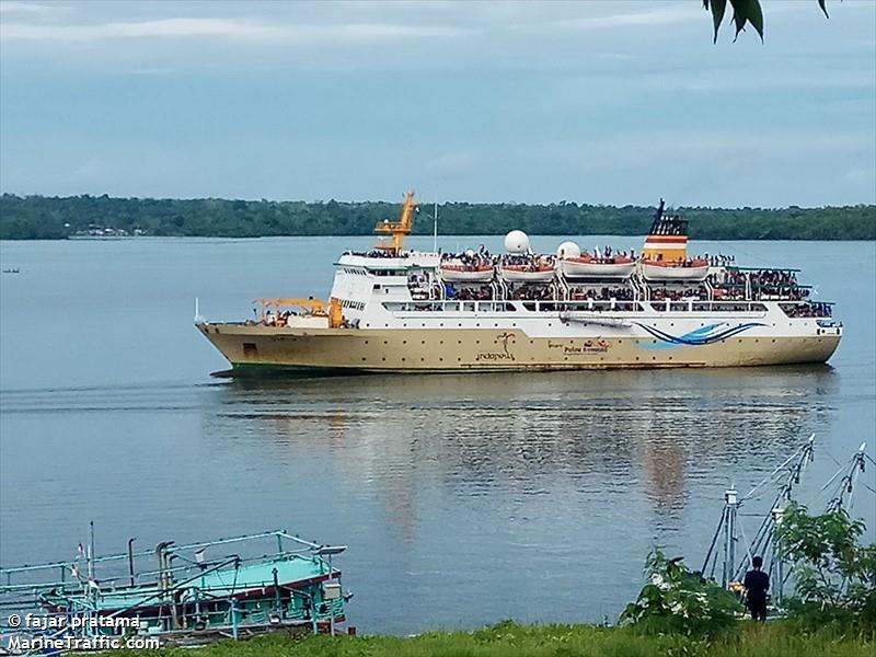 km.sirimau (Passenger Ship) - IMO 8915641, MMSI 525005013, Call Sign YEIU under the flag of Indonesia