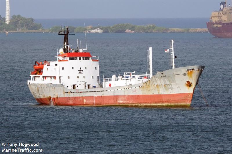 alex p (Cement Carrier) - IMO 6816906, MMSI 671103100, Call Sign 5VHB8 under the flag of Togolese Rep