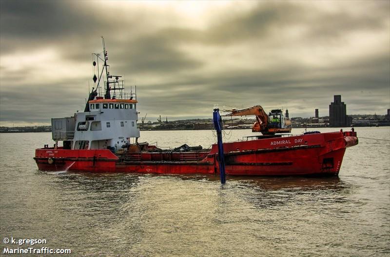 admiral day (Hopper Dredger) - IMO 7110555, MMSI 232004516, Call Sign GPES under the flag of United Kingdom (UK)