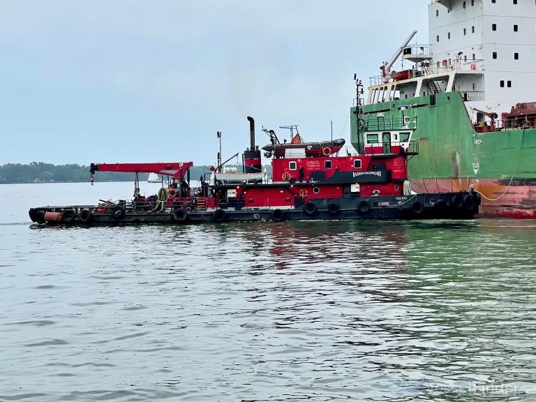 radium yellowknife (Tug) - IMO , MMSI 316009423, Call Sign CFN4606 under the flag of Canada