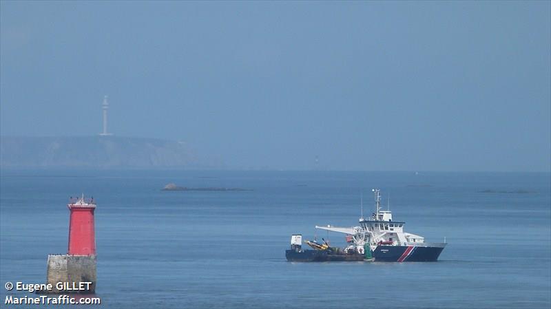 armorique (Dredging or UW ops) - IMO , MMSI 228155700, Call Sign FQDZ under the flag of France