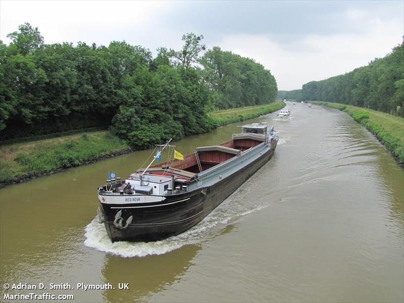 res nova (Cargo ship) - IMO , MMSI 244650180, Call Sign PF6857 under the flag of Netherlands