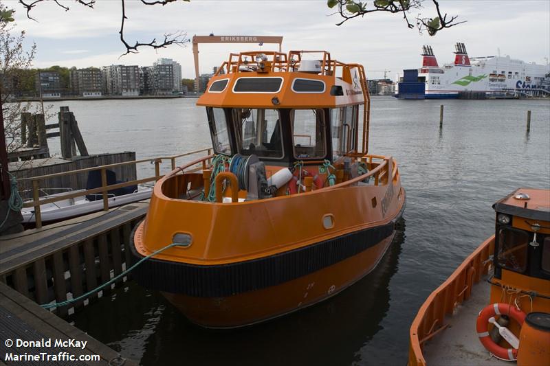 axel m (Tug) - IMO , MMSI 265823760, Call Sign SFE2663 under the flag of Sweden