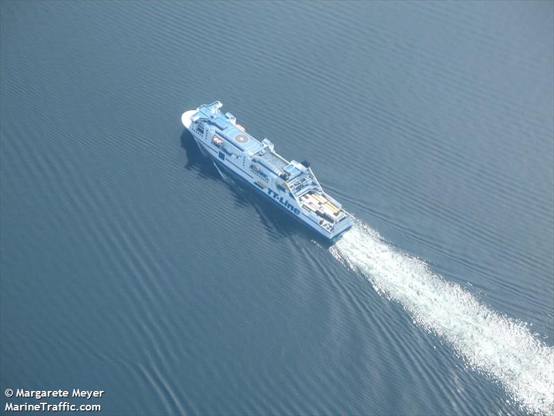 peter pan (Passenger/Ro-Ro Cargo Ship) - IMO 9217242, MMSI 265866000, Call Sign SGUH under the flag of Sweden