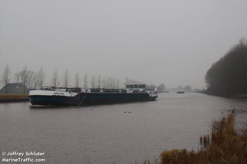 anclajo (Tanker) - IMO , MMSI 211384990, Call Sign PD2735 under the flag of Germany