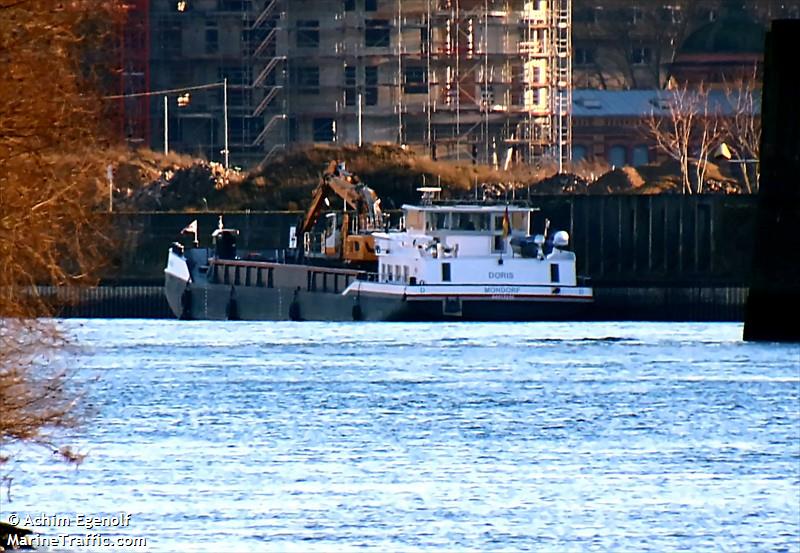 doris (Dredging or UW ops) - IMO , MMSI 211707860, Call Sign DB7254 under the flag of Germany