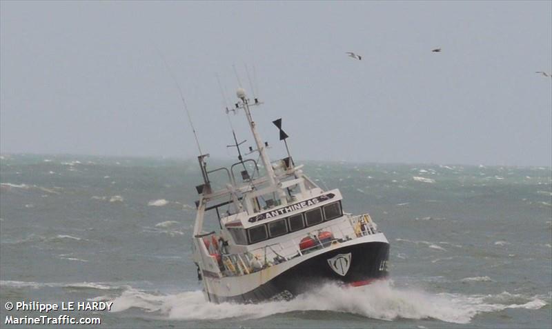 fv les barges (Fishing vessel) - IMO , MMSI 228107800, Call Sign FOMP under the flag of France