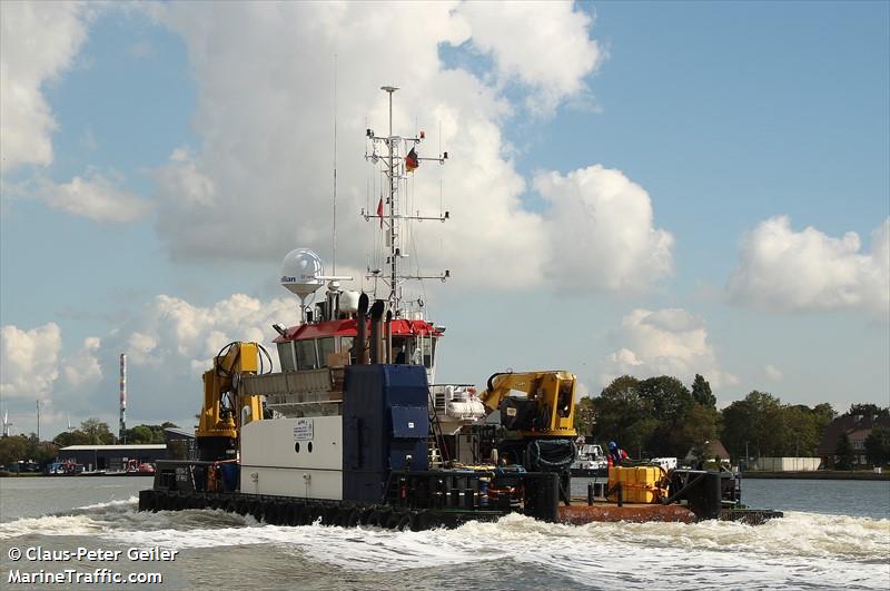 mena c of rhu (Utility Vessel) - IMO 9636125, MMSI 235090339, Call Sign 2FDG5 under the flag of United Kingdom (UK)