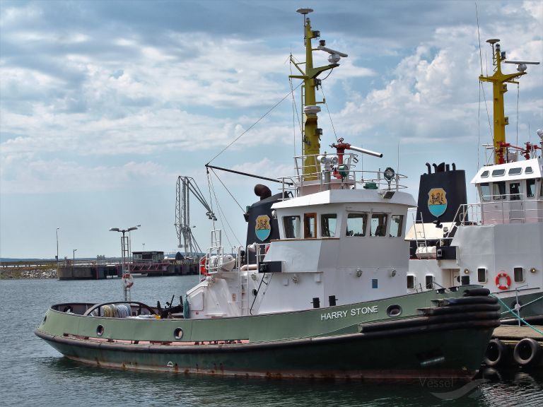 harry stone (Tug) - IMO 7405522, MMSI 265626130, Call Sign SJMI under the flag of Sweden