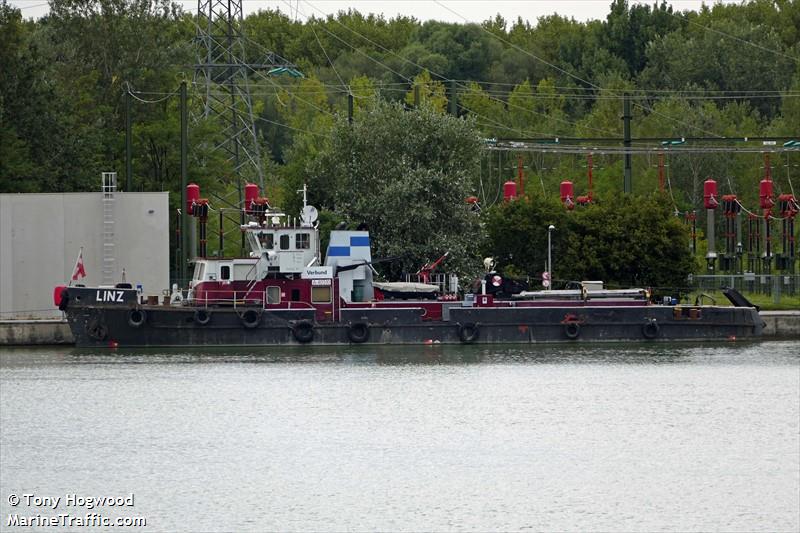 linz (Dredging or UW ops) - IMO , MMSI 203999366, Call Sign OED2309 under the flag of Austria