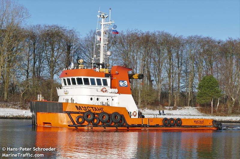 mustang (Tug) - IMO 9555383, MMSI 273212760, Call Sign UBNU5 under the flag of Russia