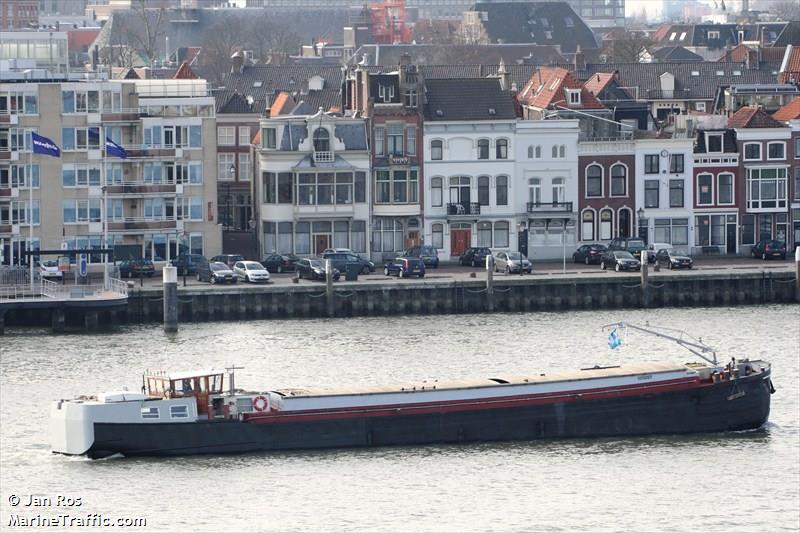 triade (Cargo ship) - IMO , MMSI 244710220, Call Sign PI9828 under the flag of Netherlands