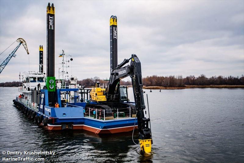 mykolaivets (Dredging or UW ops) - IMO , MMSI 272160300, Call Sign UXEM under the flag of Ukraine