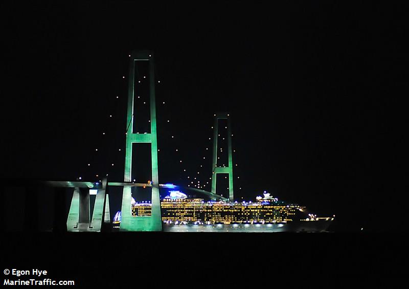 oasis of the seas (Passenger (Cruise) Ship) - IMO 9383936, MMSI 311020600, Call Sign C6XS7 under the flag of Bahamas