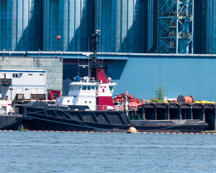 island tugger (Tug) - IMO 8104101, MMSI 316015269, Call Sign CFH8596 under the flag of Canada