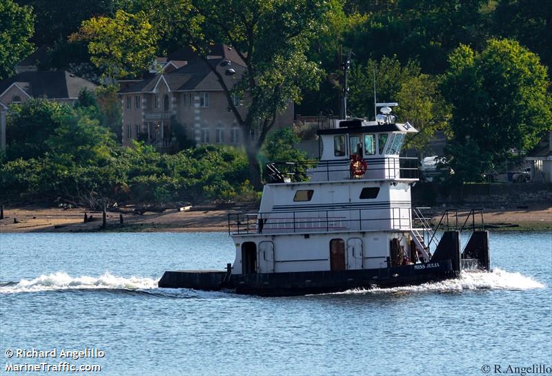 miss julia (Towing vessel) - IMO , MMSI 367443560, Call Sign WDF3749 under the flag of United States (USA)