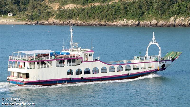 shinan island (Passenger ship) - IMO , MMSI 440301990, Call Sign 034916 under the flag of Korea