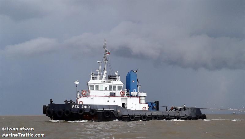 tb. pec 2410 (Tug) - IMO 9161364, MMSI 525016309, Call Sign YDA6139 under the flag of Indonesia