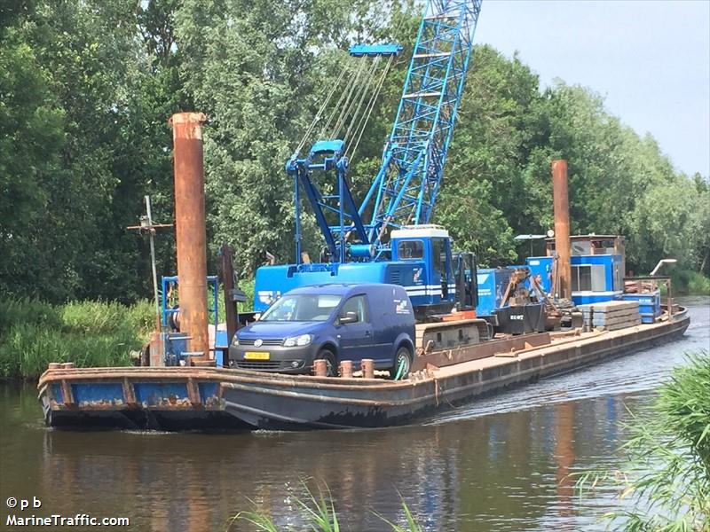 peter (Dredging or UW ops) - IMO , MMSI 244780172, Call Sign PG6189 under the flag of Netherlands
