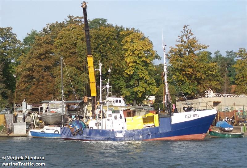 dzi-100 (Fishing vessel) - IMO , MMSI 261002520, Call Sign SPK2067 under the flag of Poland