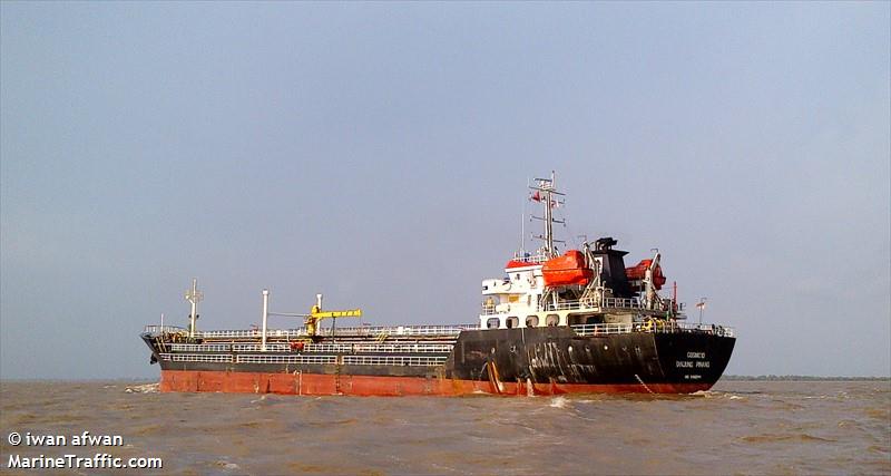 cosmic 10 (Bitumen Tanker) - IMO 9460344, MMSI 525011110, Call Sign PMAL under the flag of Indonesia