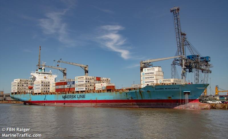 maersk newcastle (Container Ship) - IMO 9215878, MMSI 563460000, Call Sign 9V3533 under the flag of Singapore