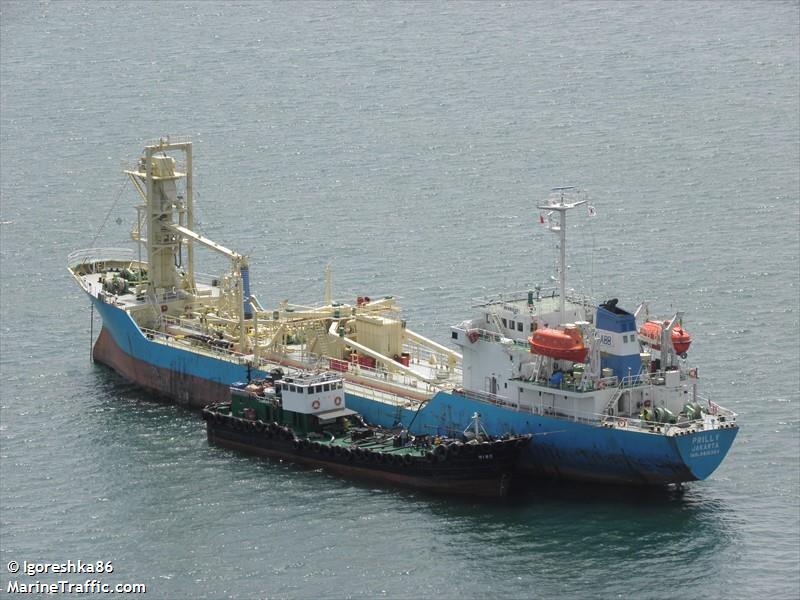 prilly (Cement Carrier) - IMO 8816364, MMSI 525012357, Call Sign YBDL2 under the flag of Indonesia