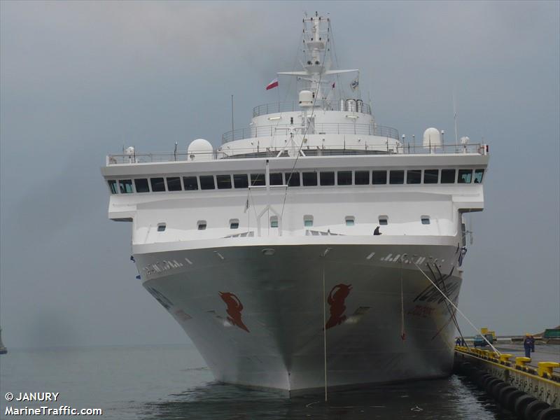 chinese taishan (Passenger (Cruise) Ship) - IMO 9183506, MMSI 636017800, Call Sign D5MU2 under the flag of Liberia